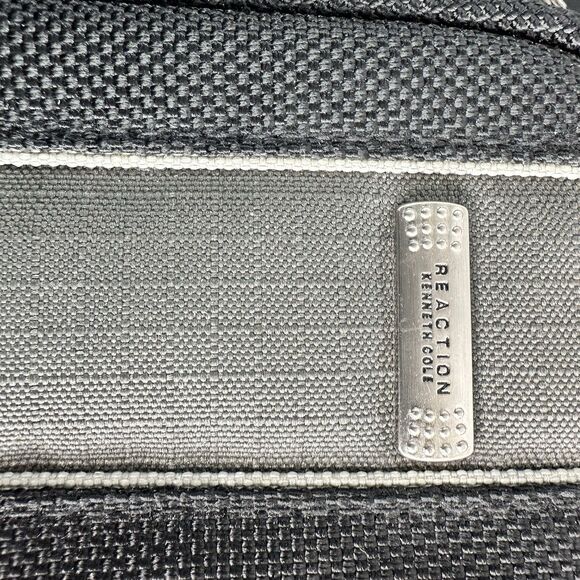 Kenneth Cole Reaction Small Digital / Film Camera Case with Shoulder Strap - Picture 3 of 6